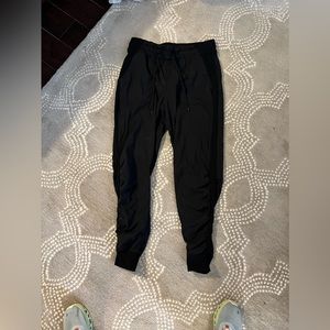 NWOT 10 black joggers